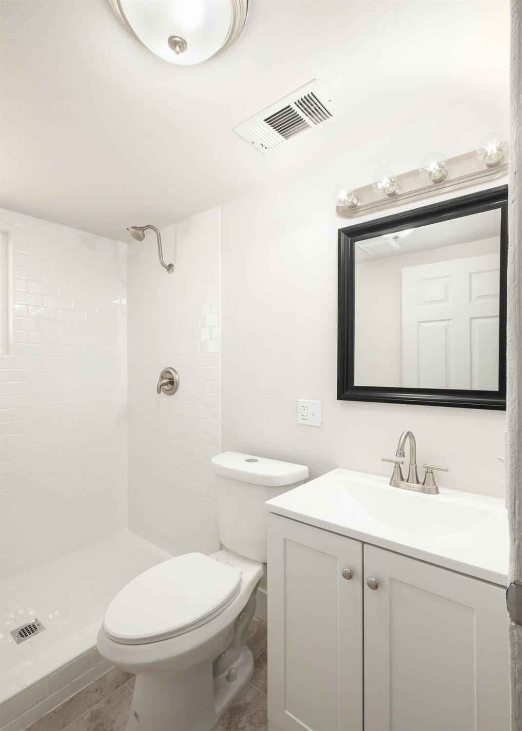 2732 E Lansing Way, Fresno, CA 93726