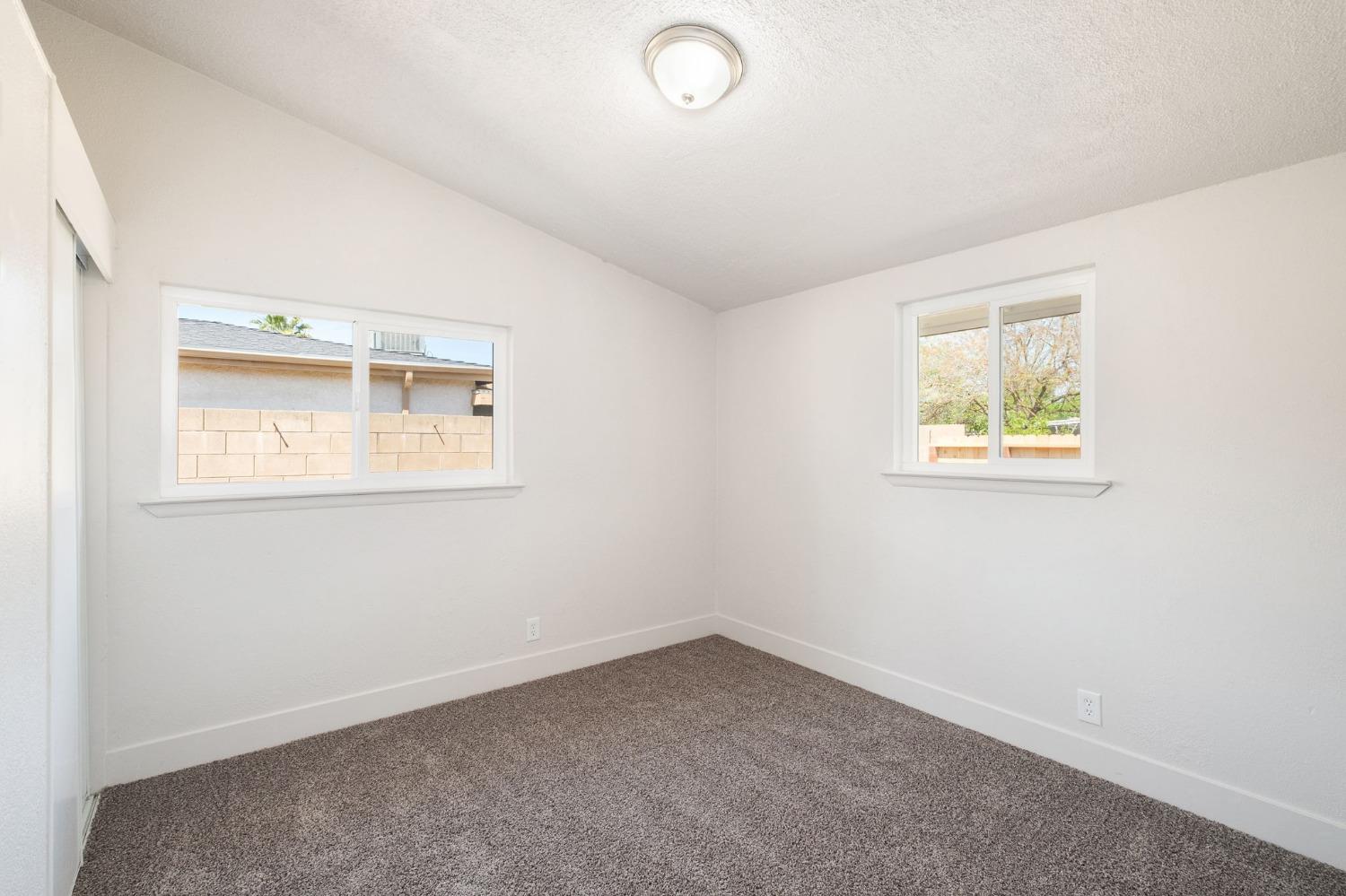 2732 E Lansing Way, Fresno, CA 93726