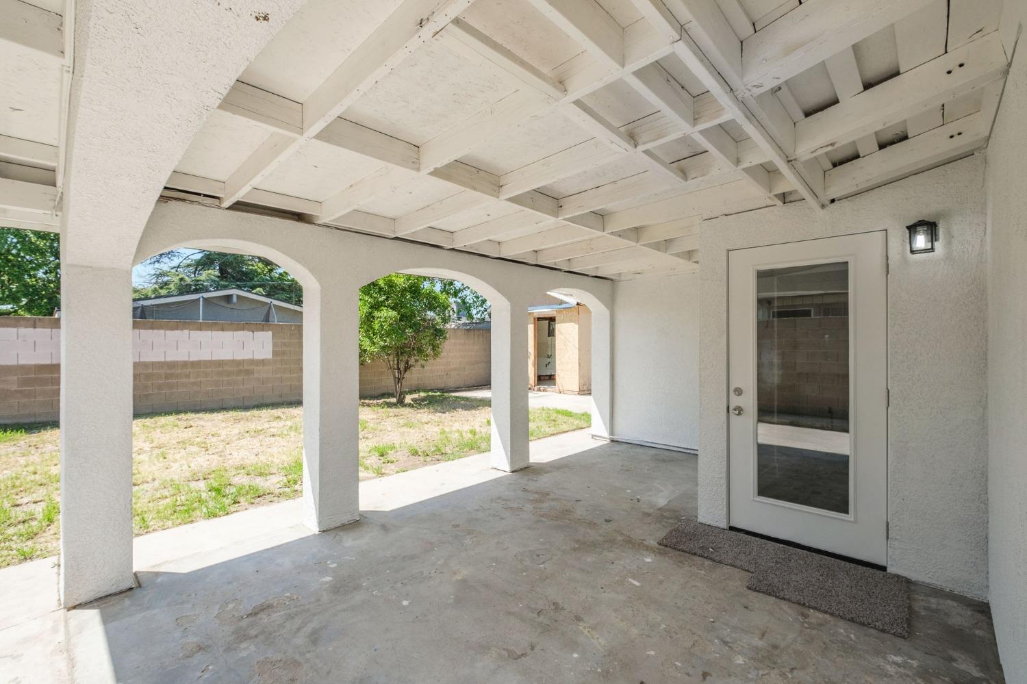 2732 E Lansing Way, Fresno, CA 93726