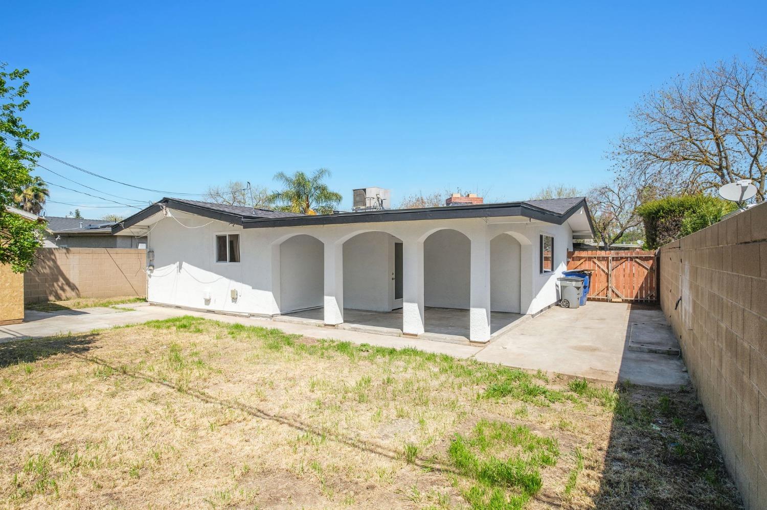 2732 E Lansing Way, Fresno, CA 93726