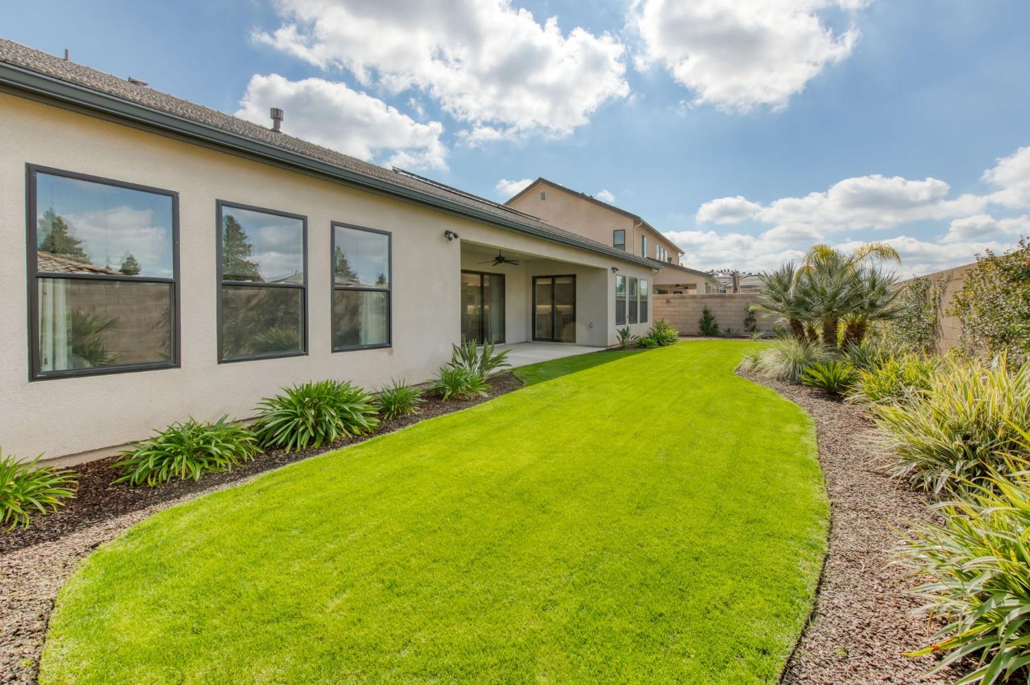 11609 N Sandy Par Dr, Fresno, CA 93730