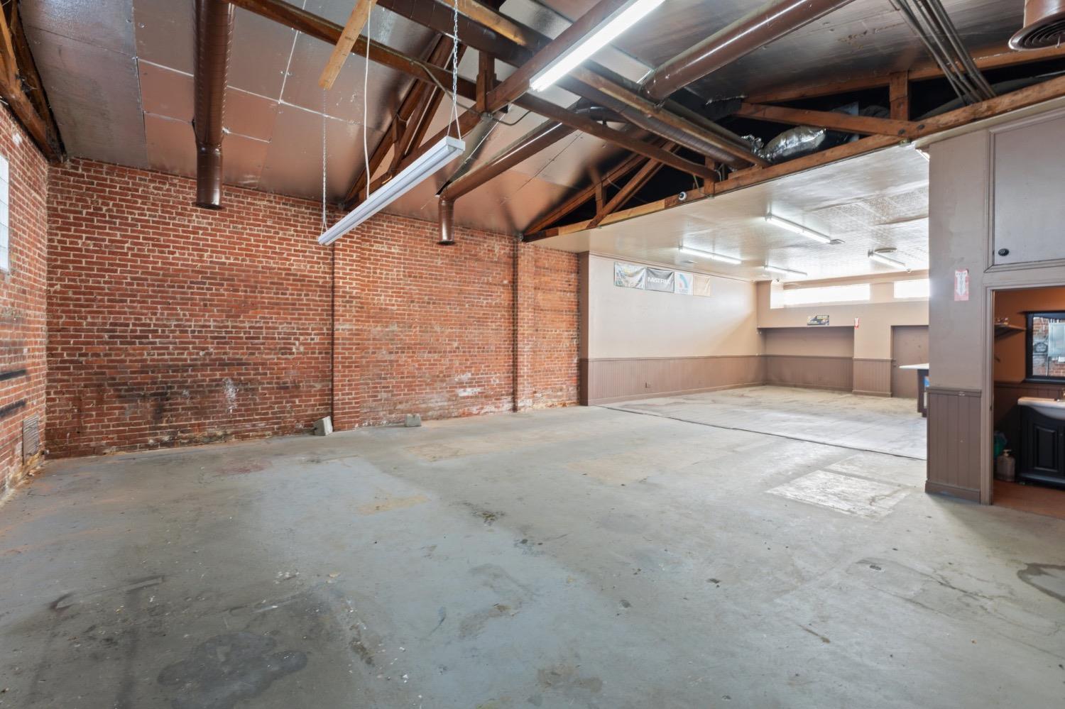 1100 N Fresno St, Fresno, CA 93701