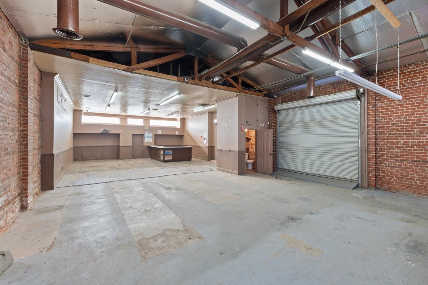 1100 N Fresno St, Fresno, CA 93701