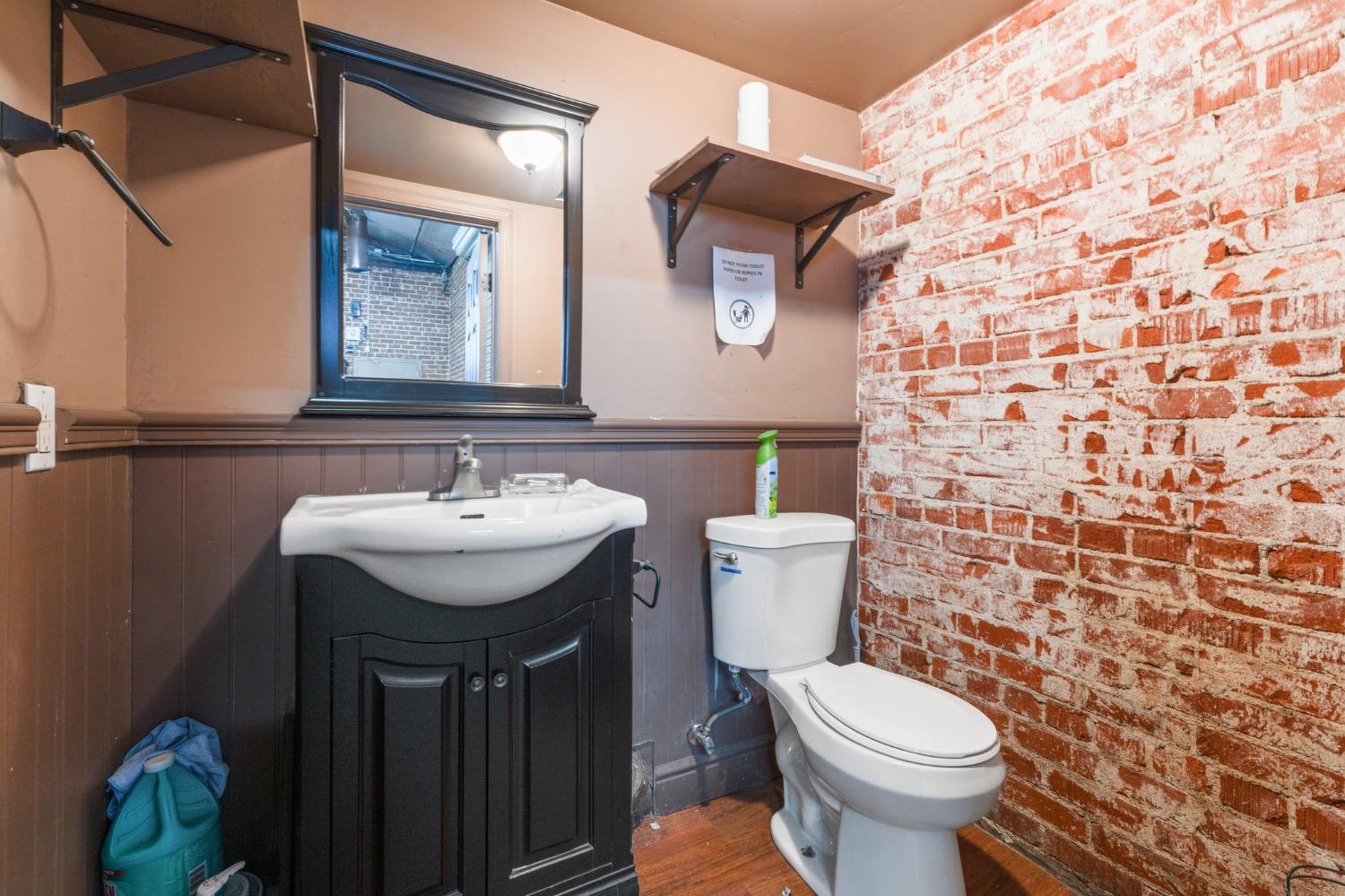 1100 N Fresno St, Fresno, CA 93701