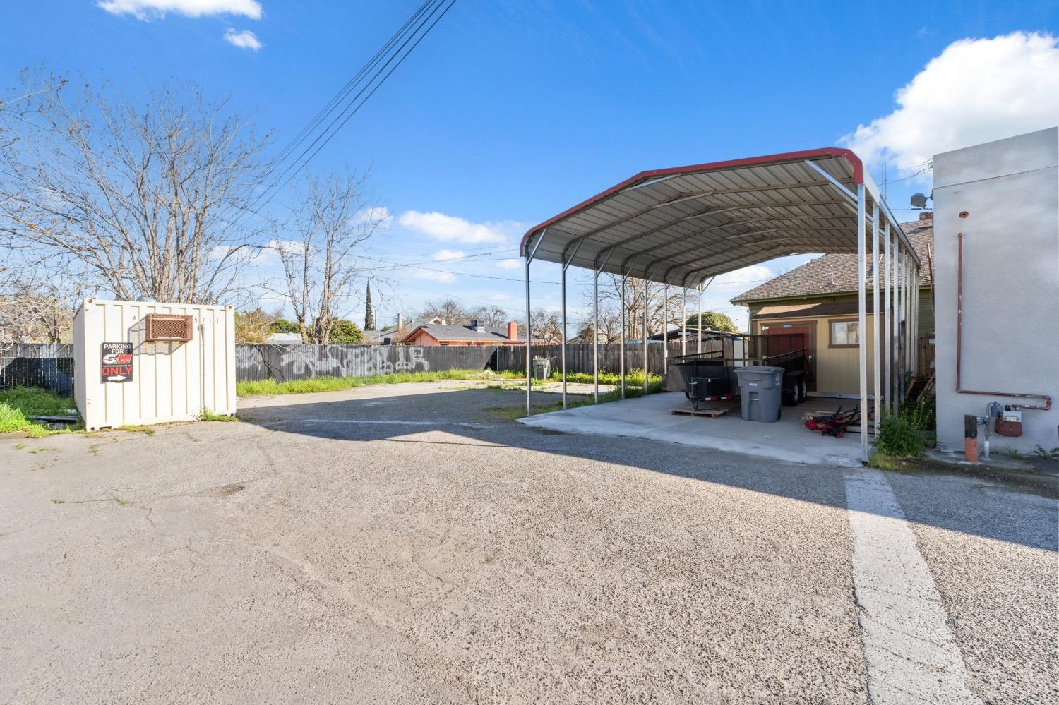 1100 N Fresno St, Fresno, CA 93701