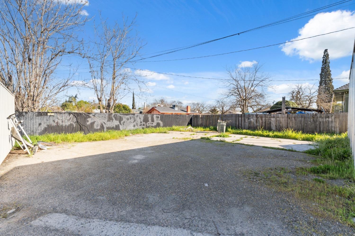 1100 N Fresno St, Fresno, CA 93701