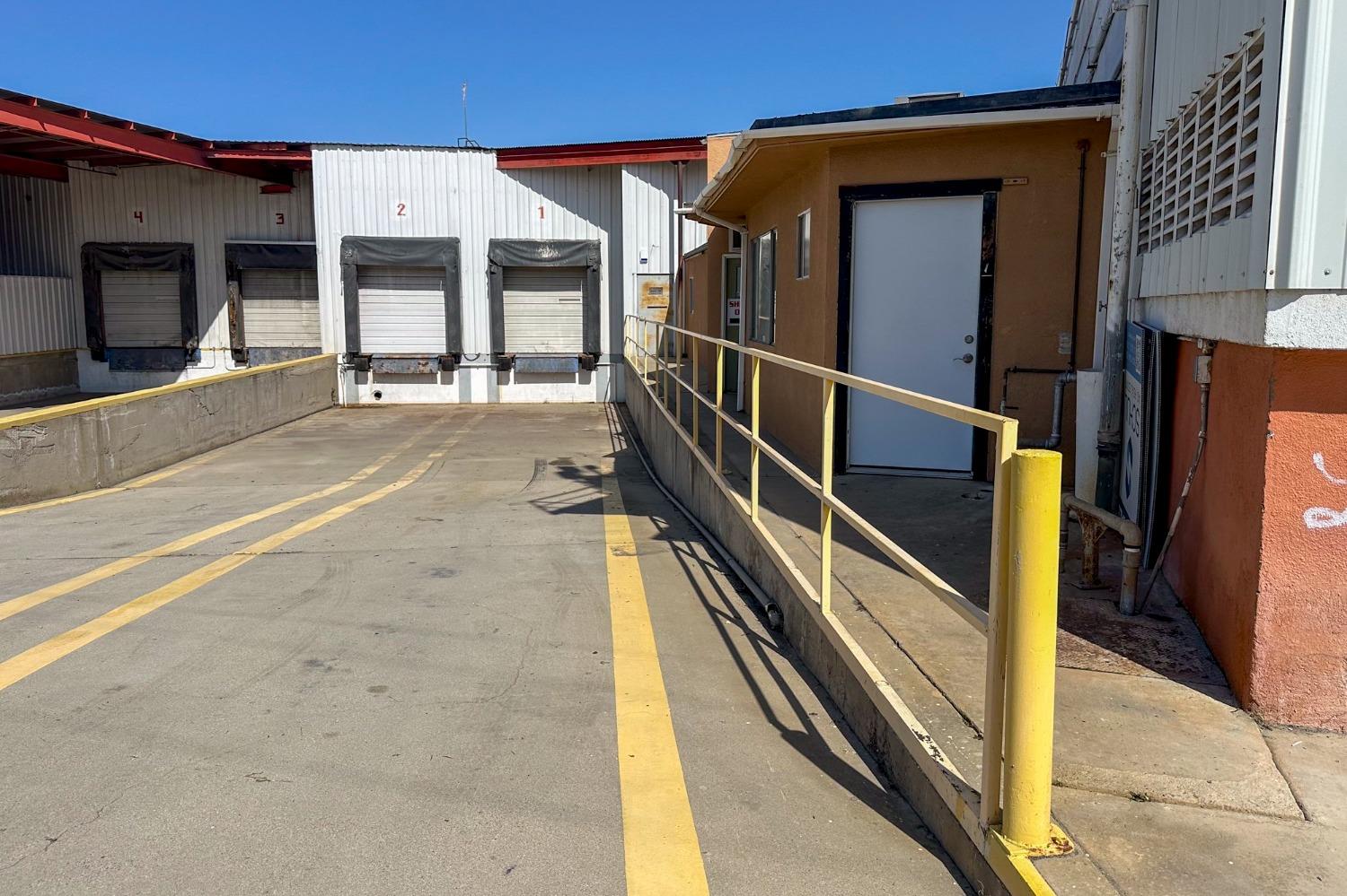 200 N Uruappan, Dinuba, CA 93618