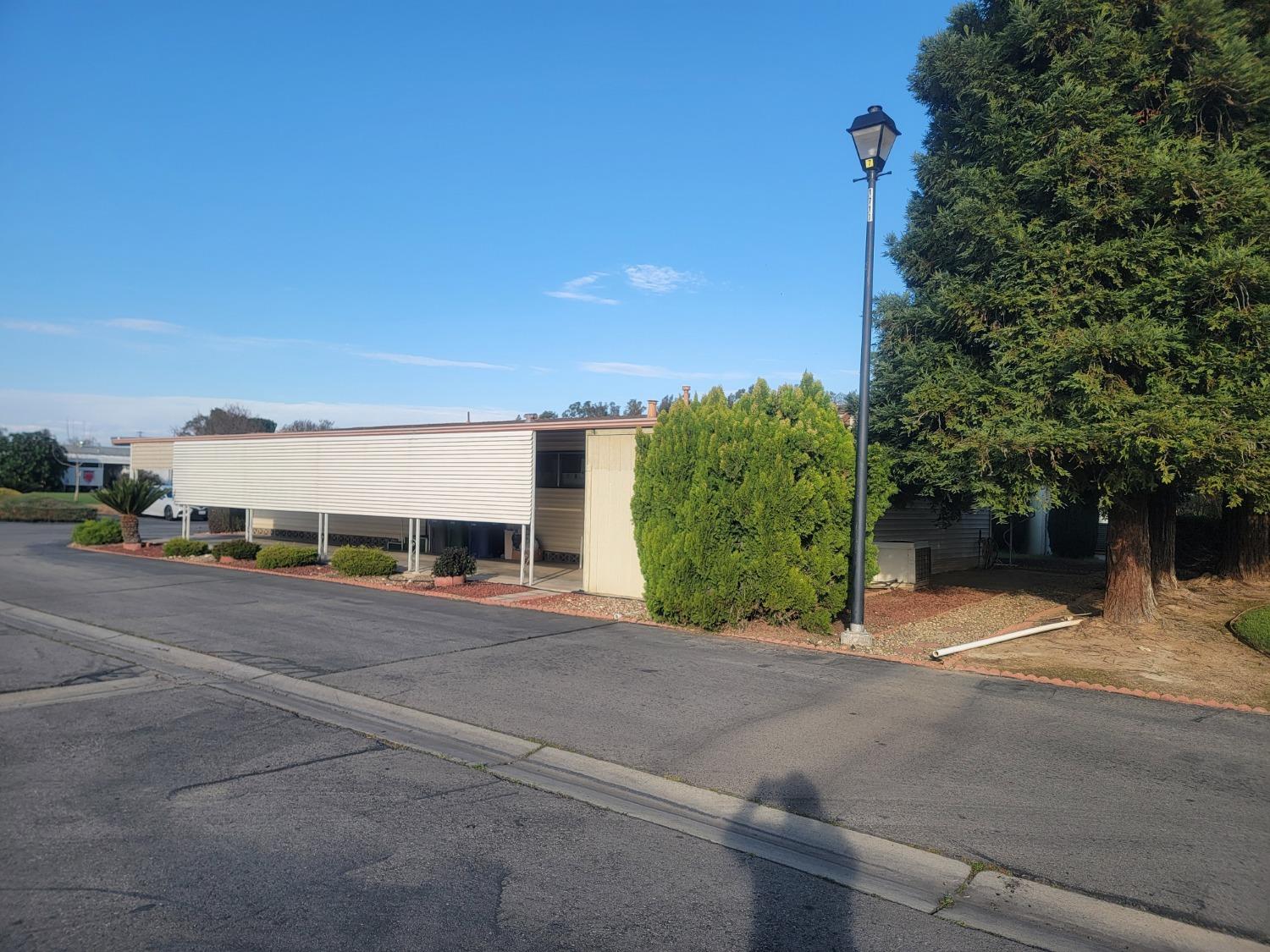 1300 W Olson Ave #52, Reedley, CA 93654