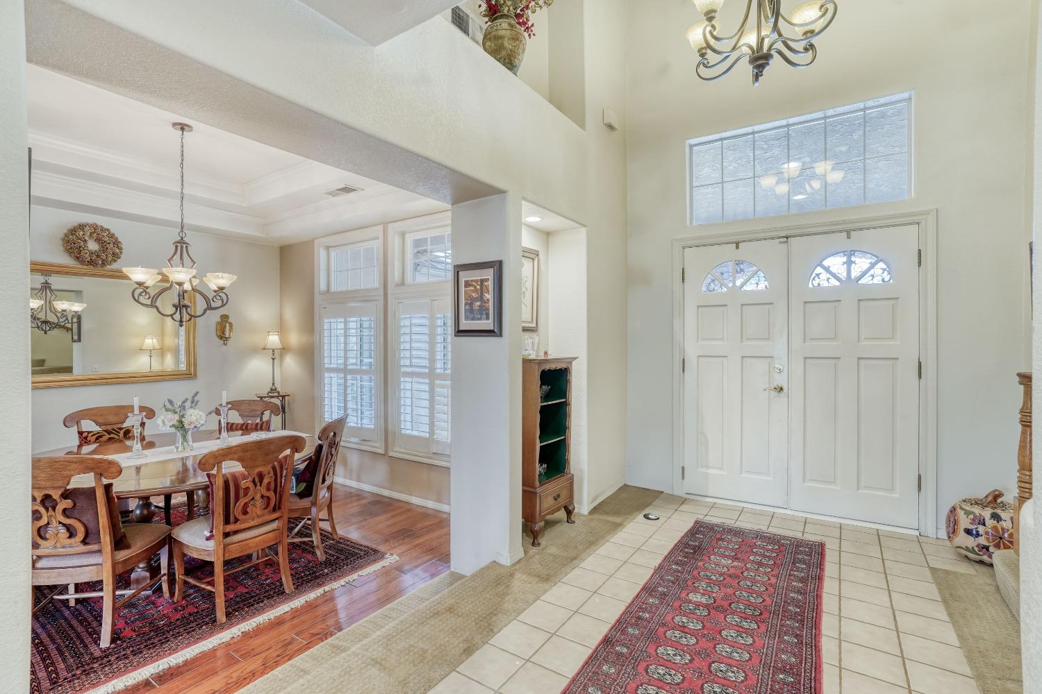 851 E Country View Cir, Fresno, CA 93730