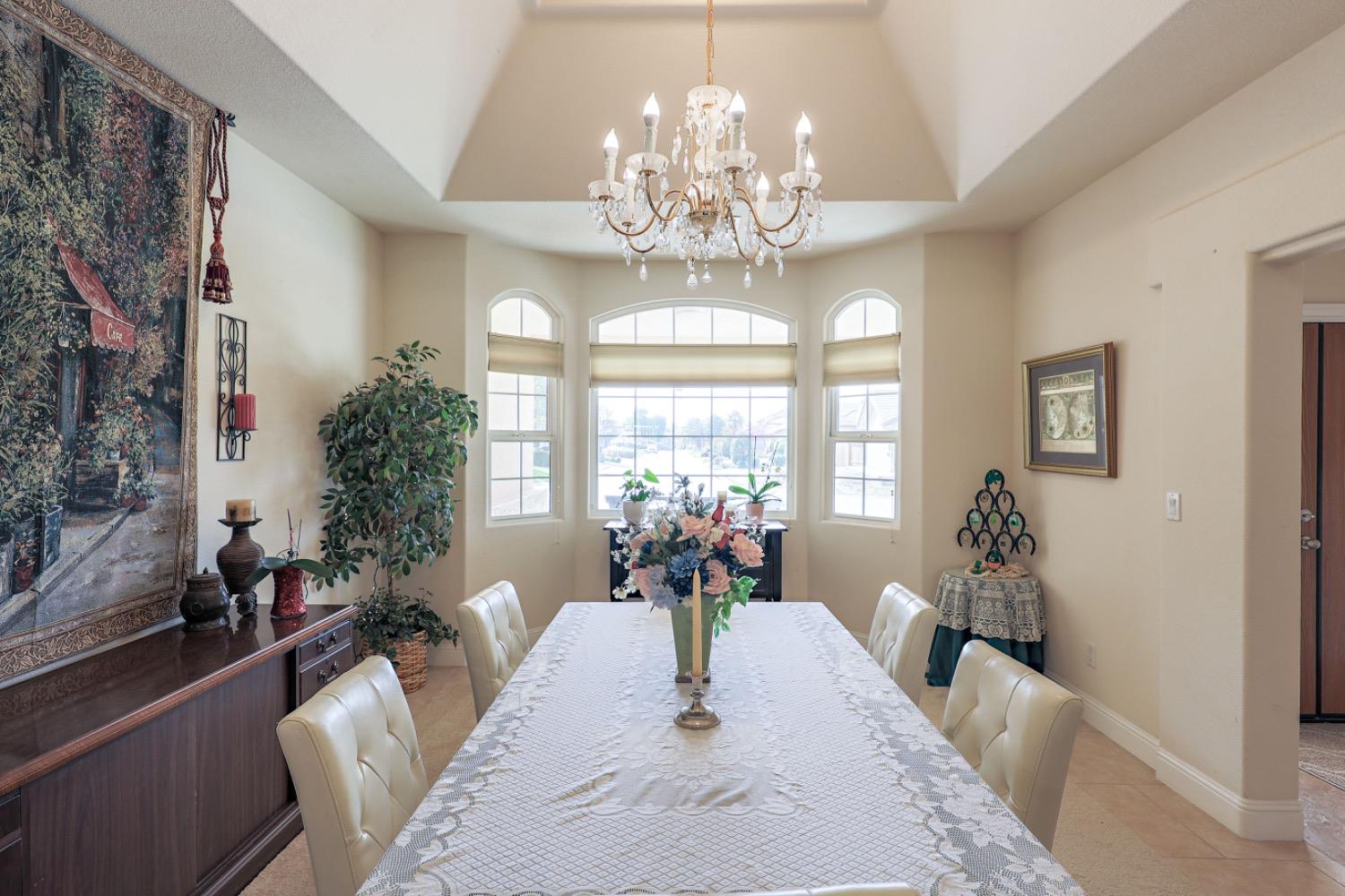 8340 Lake Shore Dr, Chowchilla, CA 93610