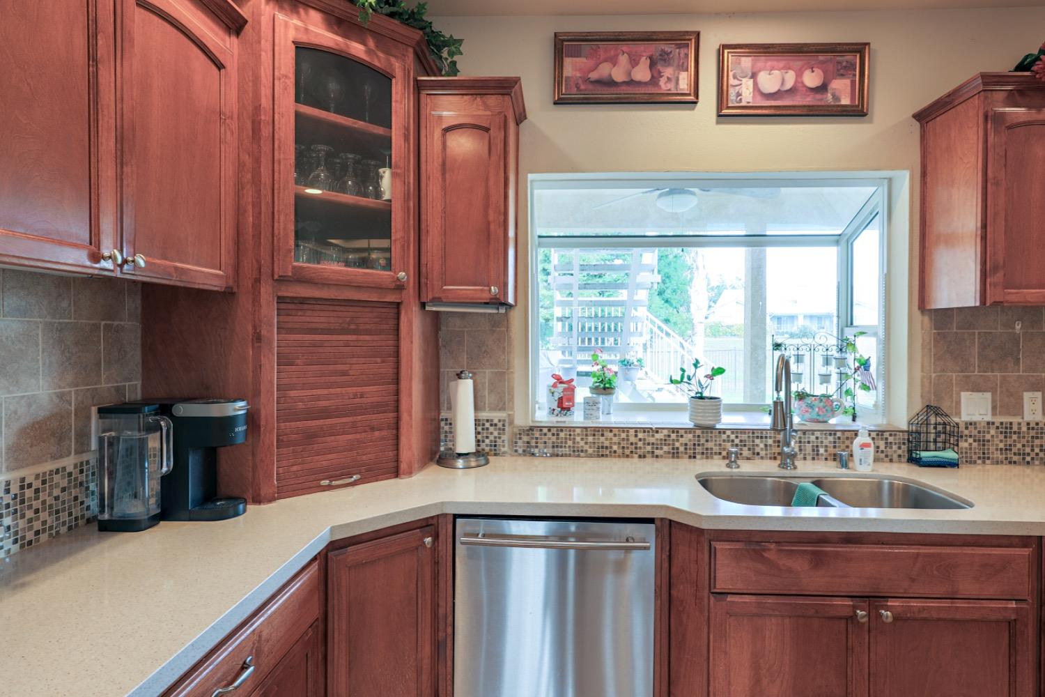 8340 Lake Shore Dr, Chowchilla, CA 93610