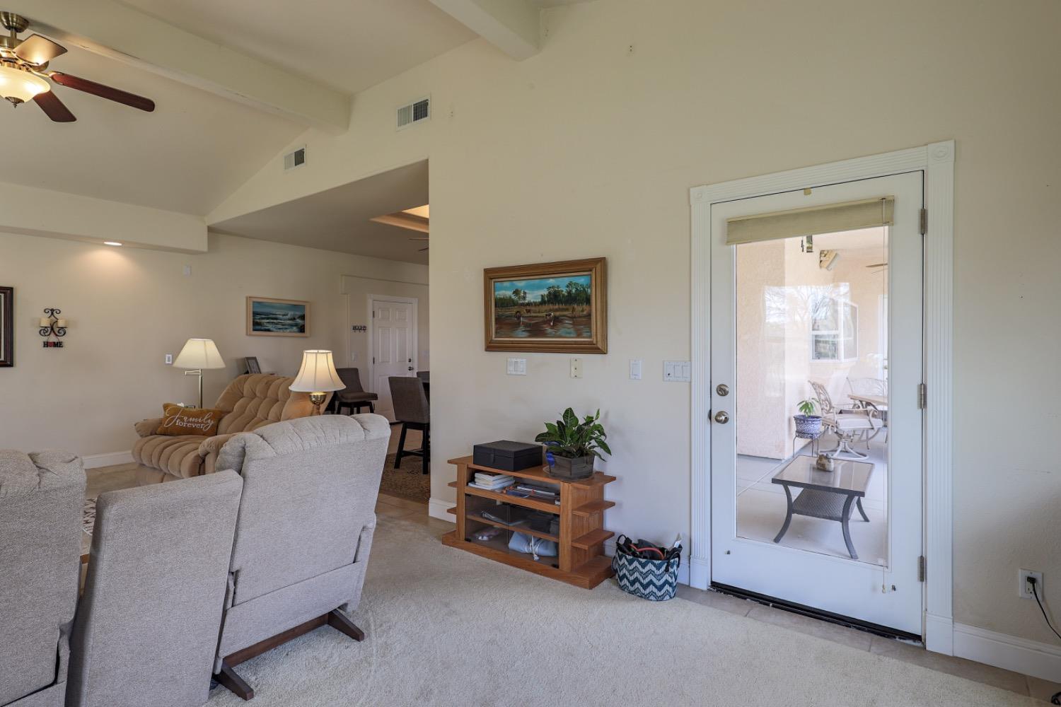 8340 Lake Shore Dr, Chowchilla, CA 93610