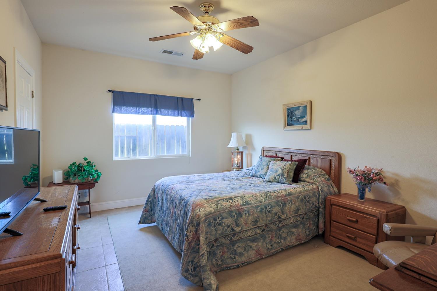 8340 Lake Shore Dr, Chowchilla, CA 93610