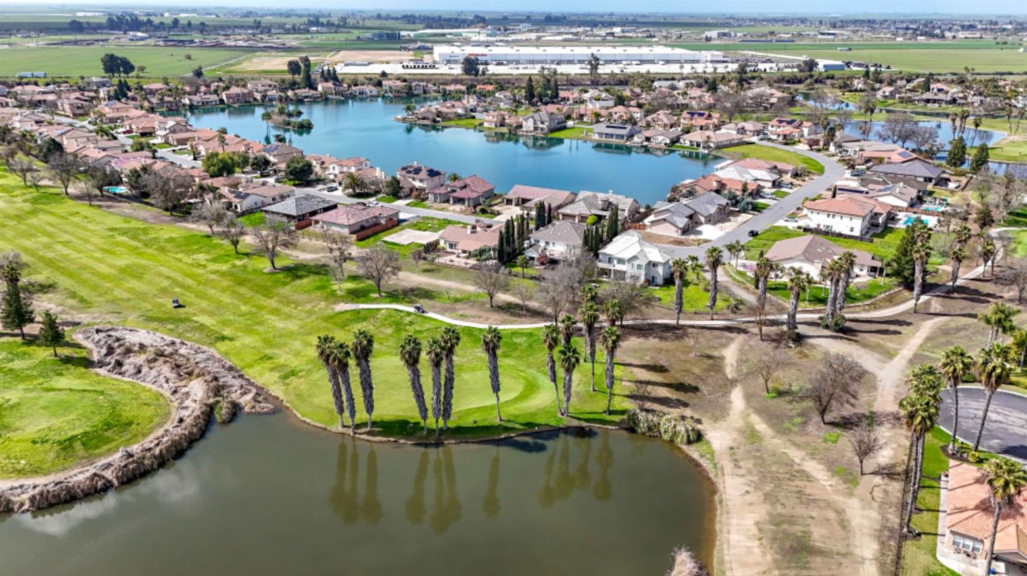 8340 Lake Shore Dr, Chowchilla, CA 93610