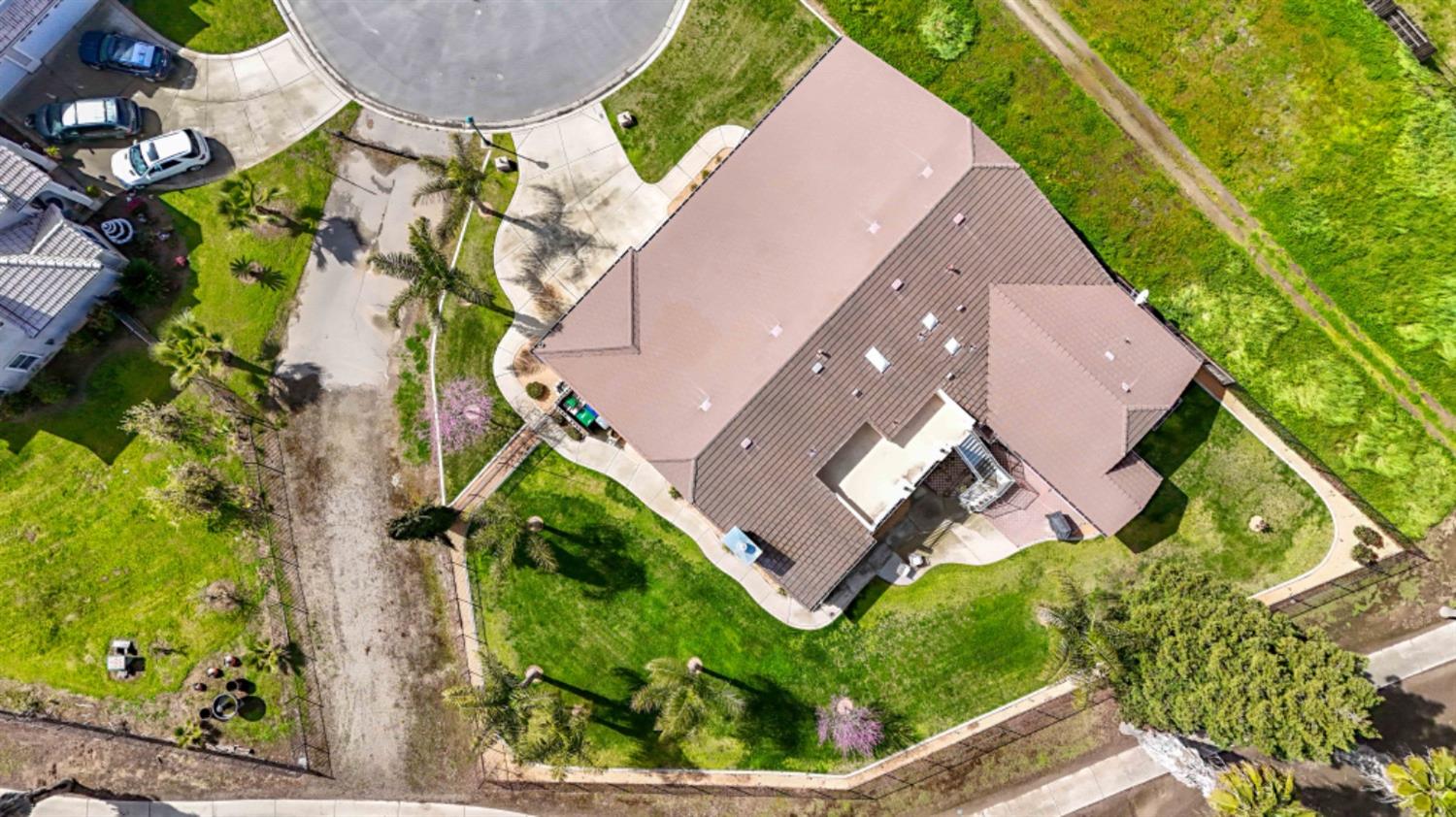 8340 Lake Shore Dr, Chowchilla, CA 93610