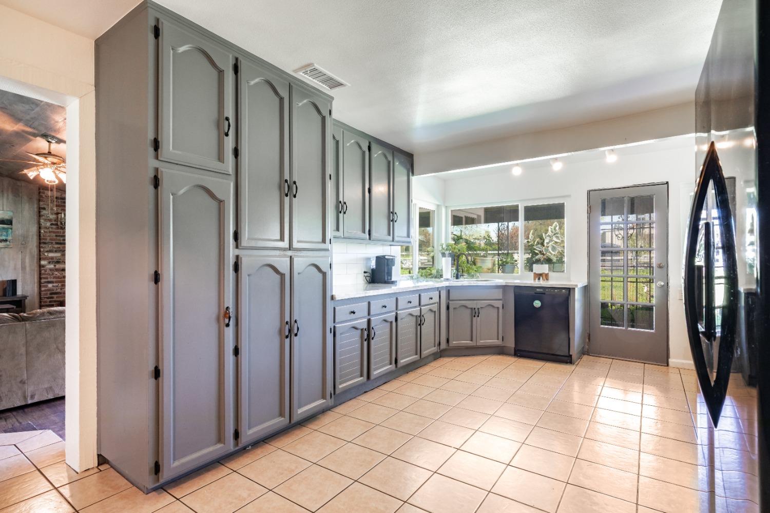 16993 Jennifer Ct, Madera, CA 93636