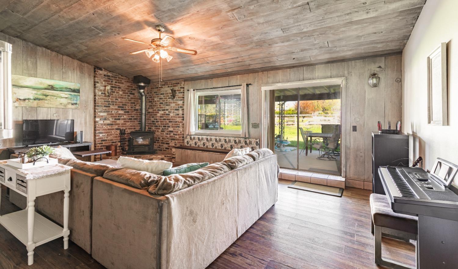 16993 Jennifer Ct, Madera, CA 93636