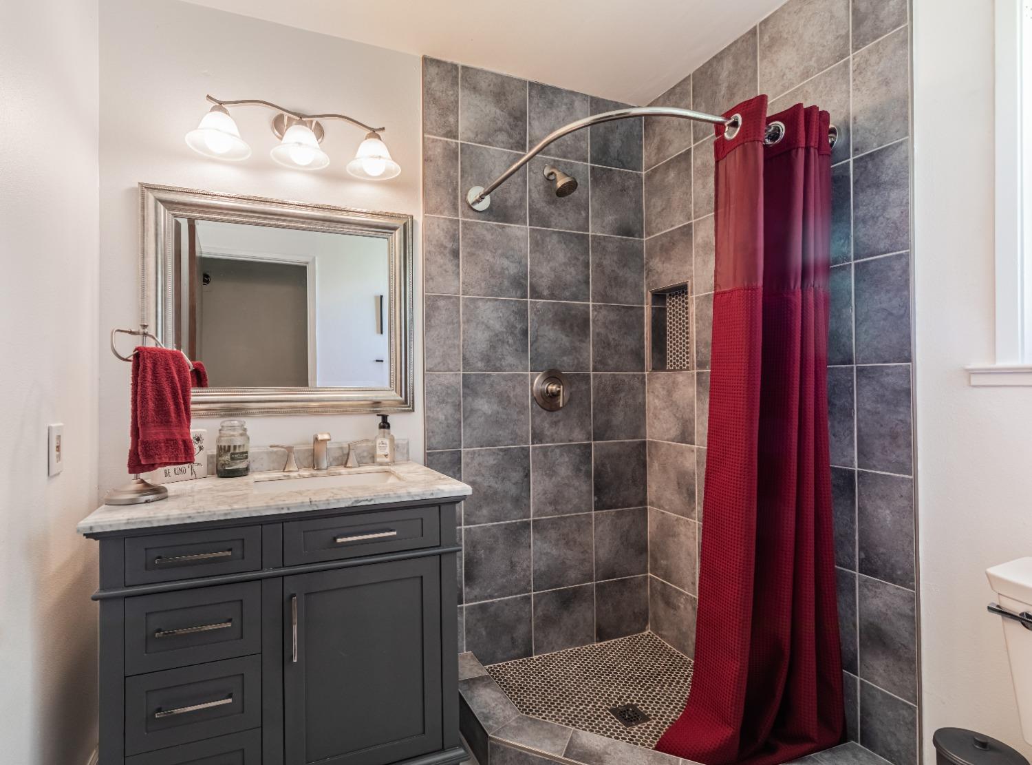 16993 Jennifer Ct, Madera, CA 93636