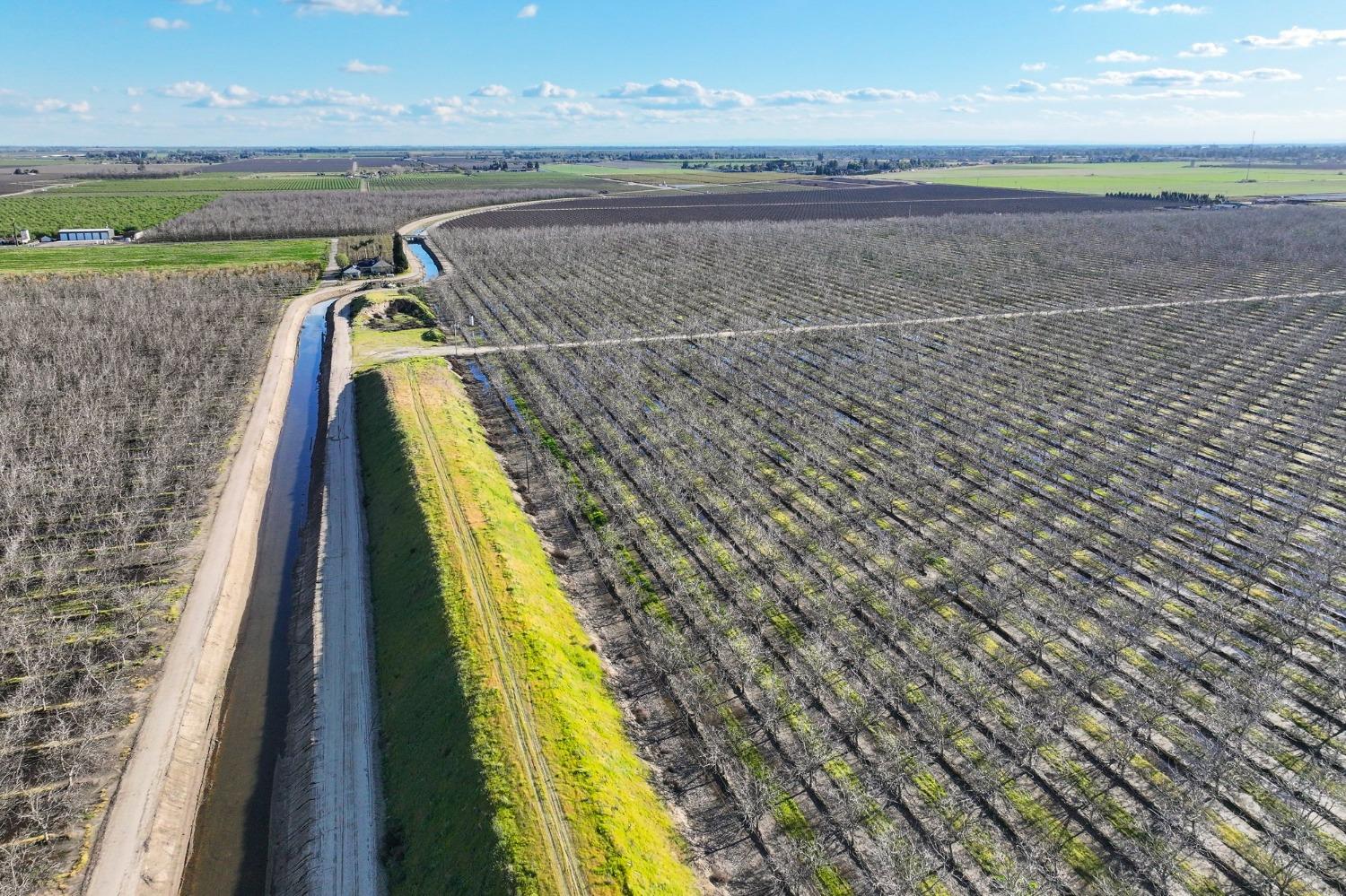 3012 N Oakmore St, Tulare, CA 93274