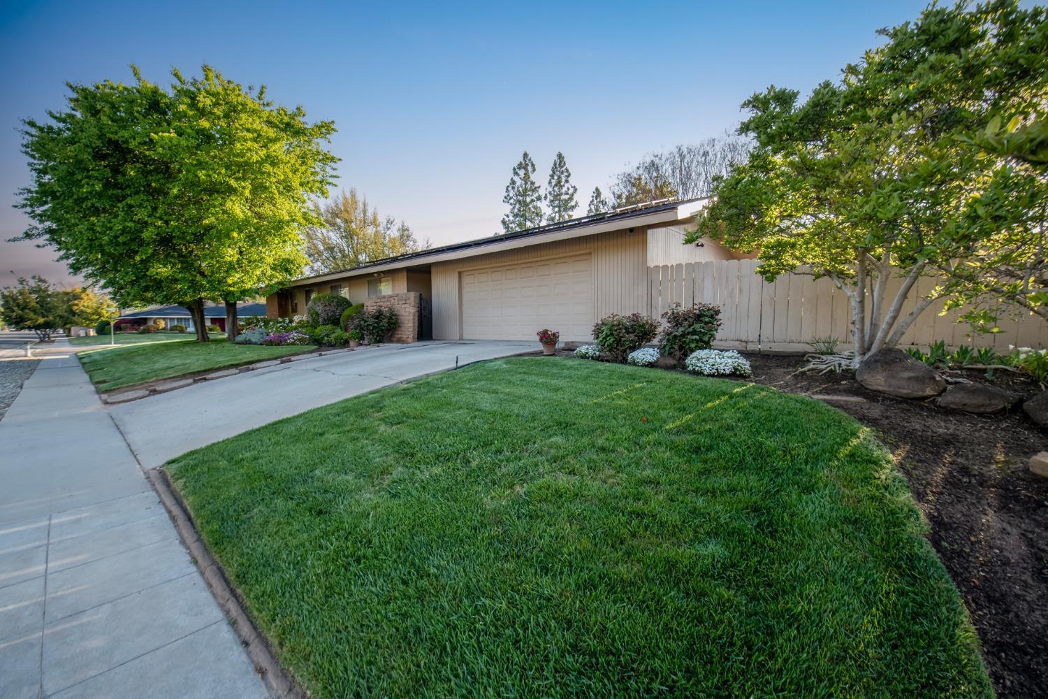 1387 W Sample Way, Fresno, CA 93711