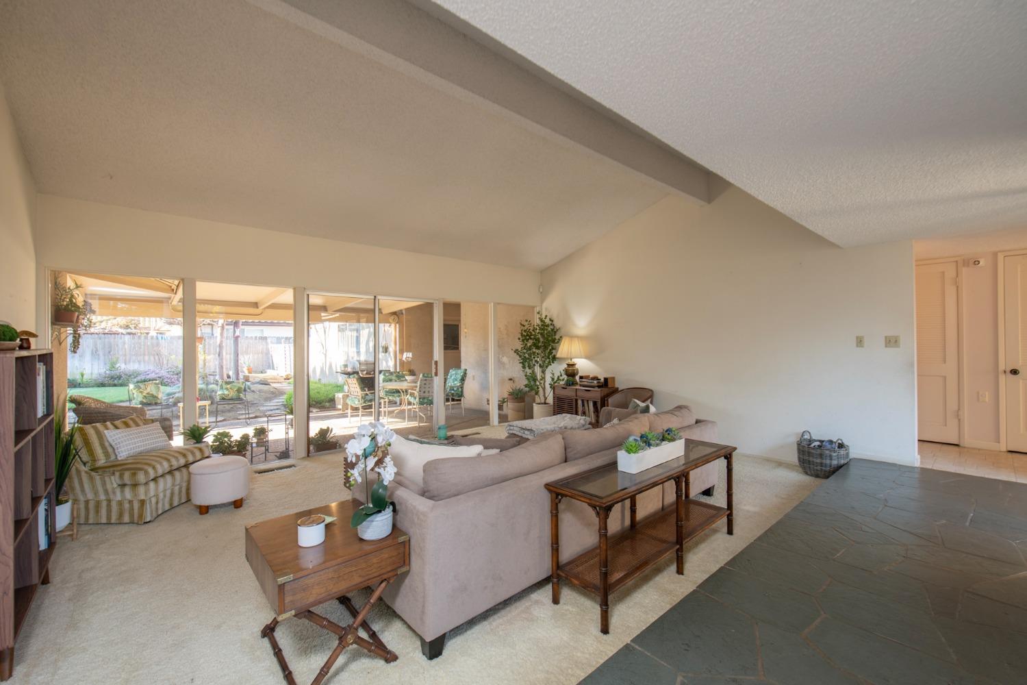 1387 W Sample Way, Fresno, CA 93711