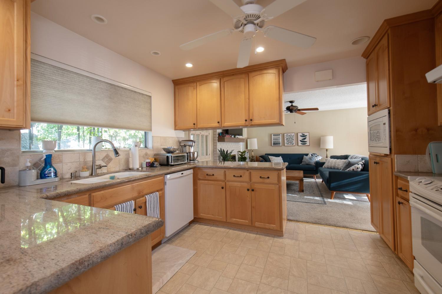 1387 W Sample Way, Fresno, CA 93711