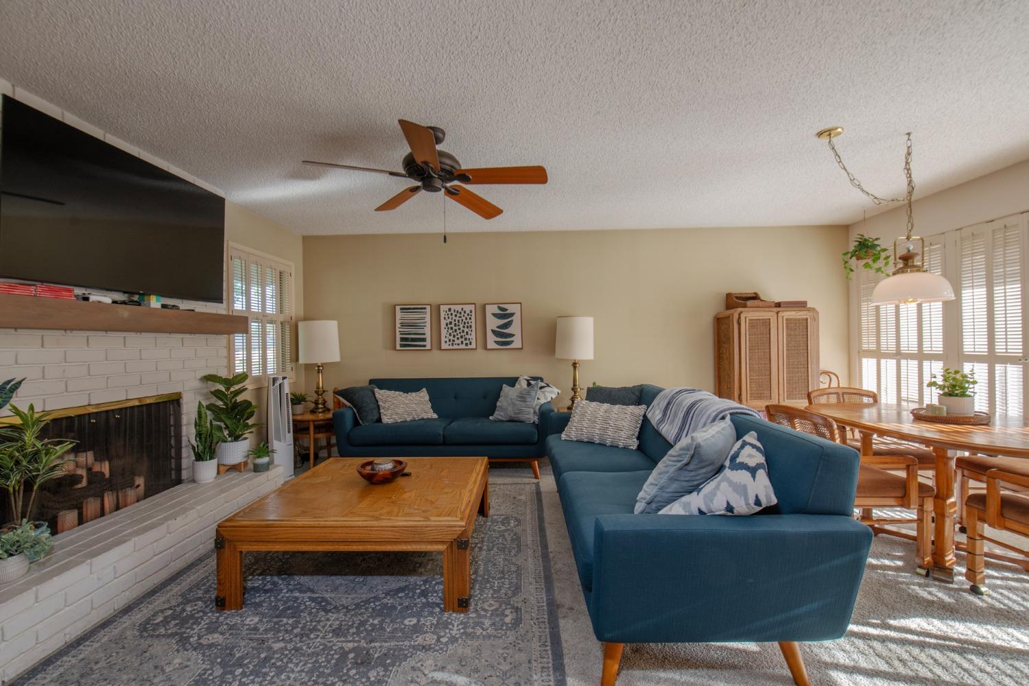 1387 W Sample Way, Fresno, CA 93711