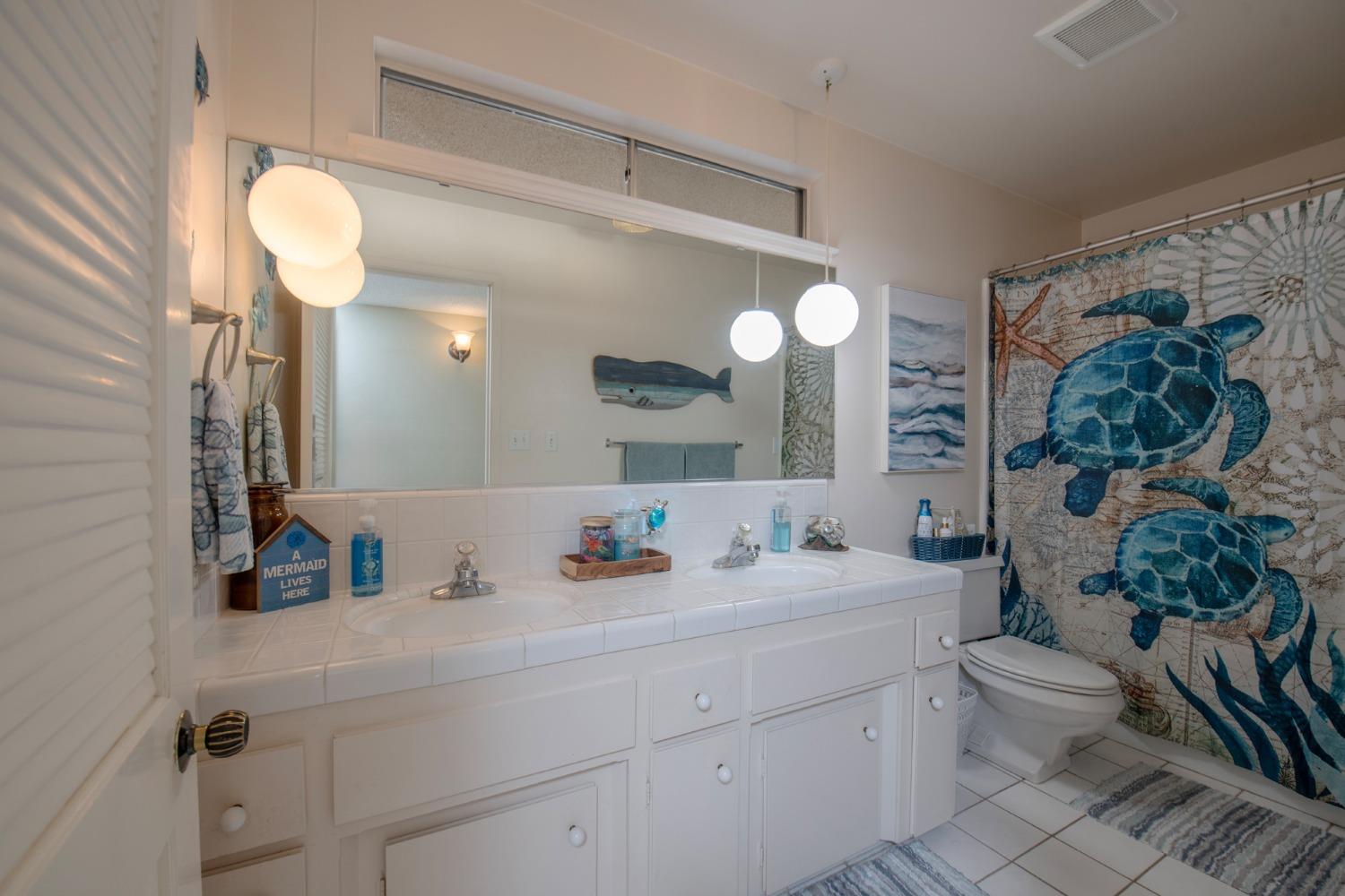 1387 W Sample Way, Fresno, CA 93711