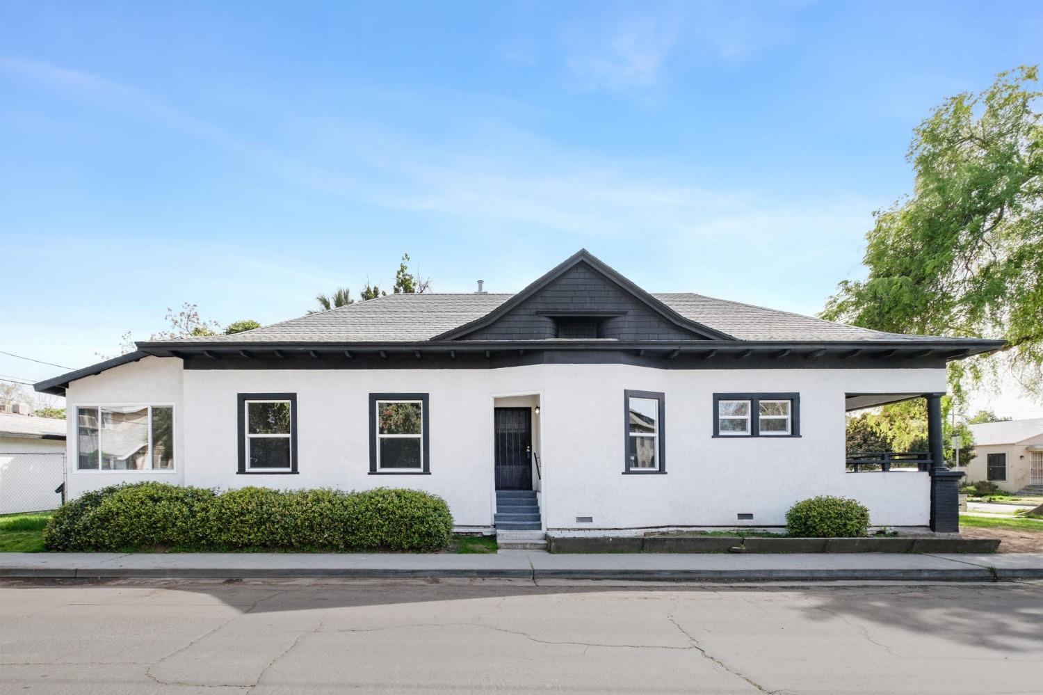 186 N College Ave, Fresno, CA 93701