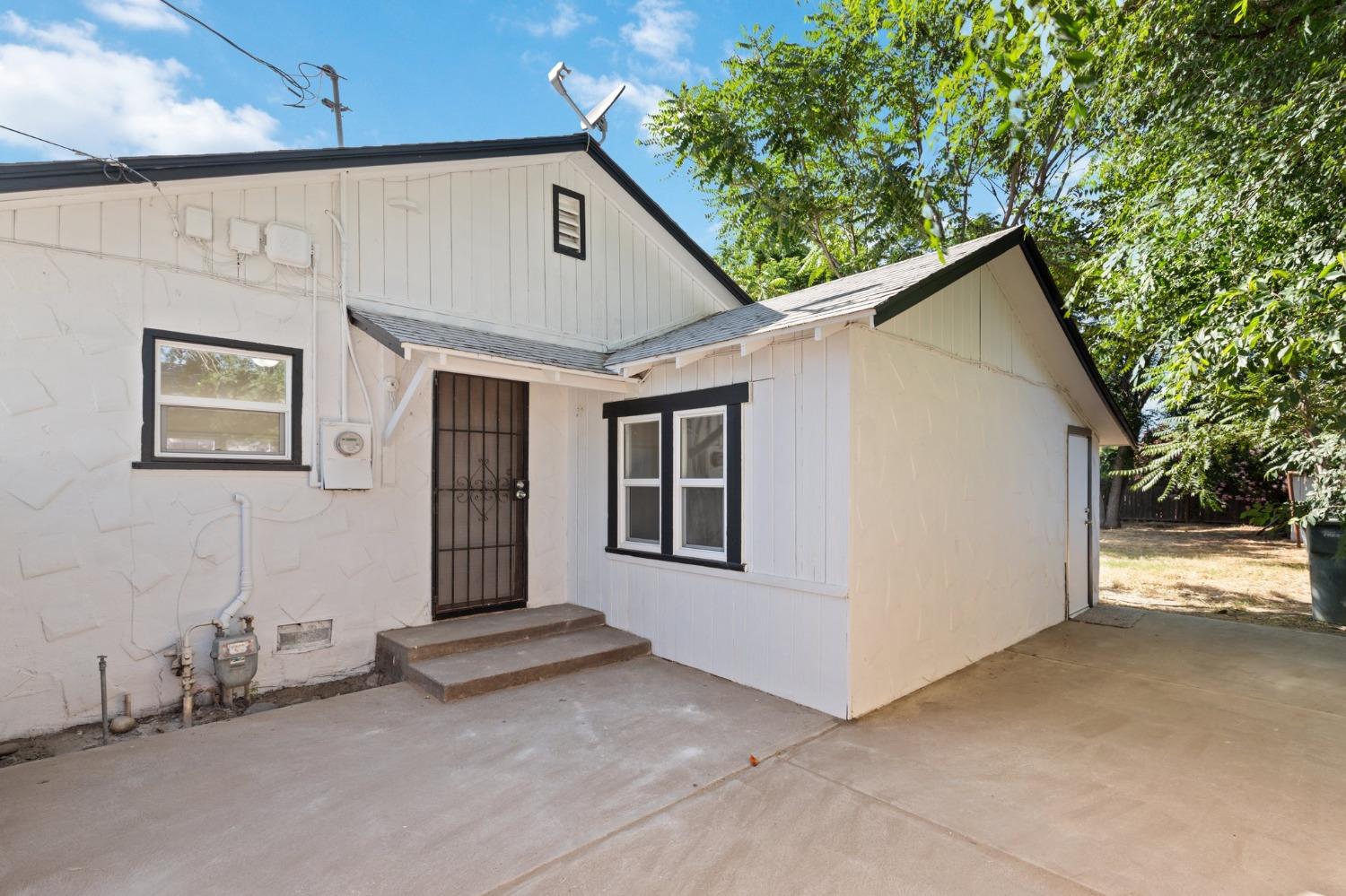 4139 E Hedges Ave, Fresno, CA 93703