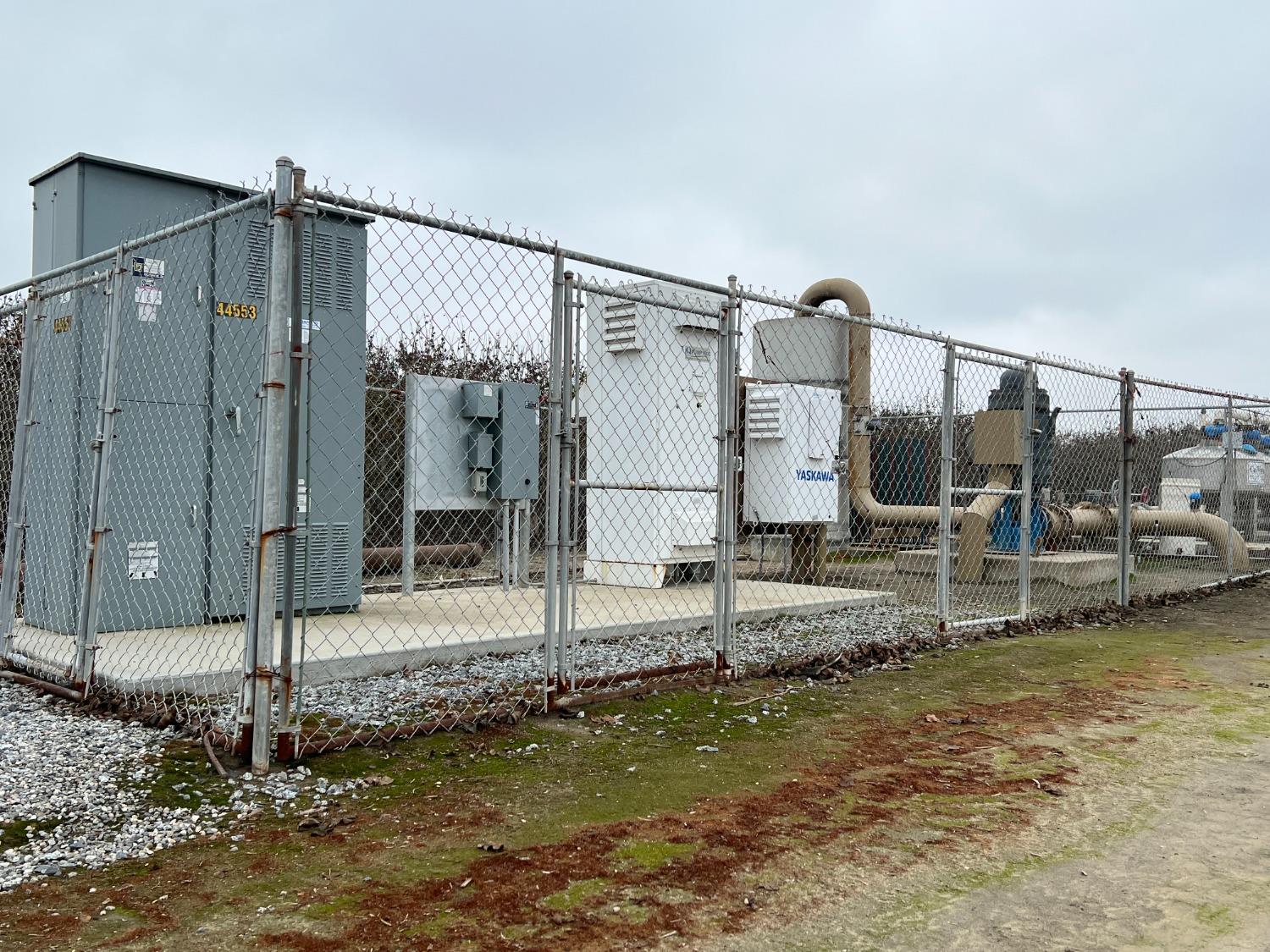 4005 Idaho Ave, Hanford, CA 93230