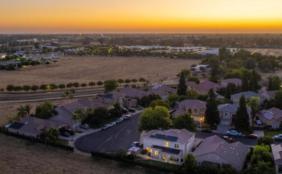 1051 N Coventry Ave, Clovis, CA 93611