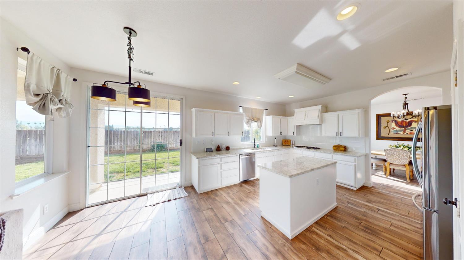 1051 N Coventry Ave, Clovis, CA 93611