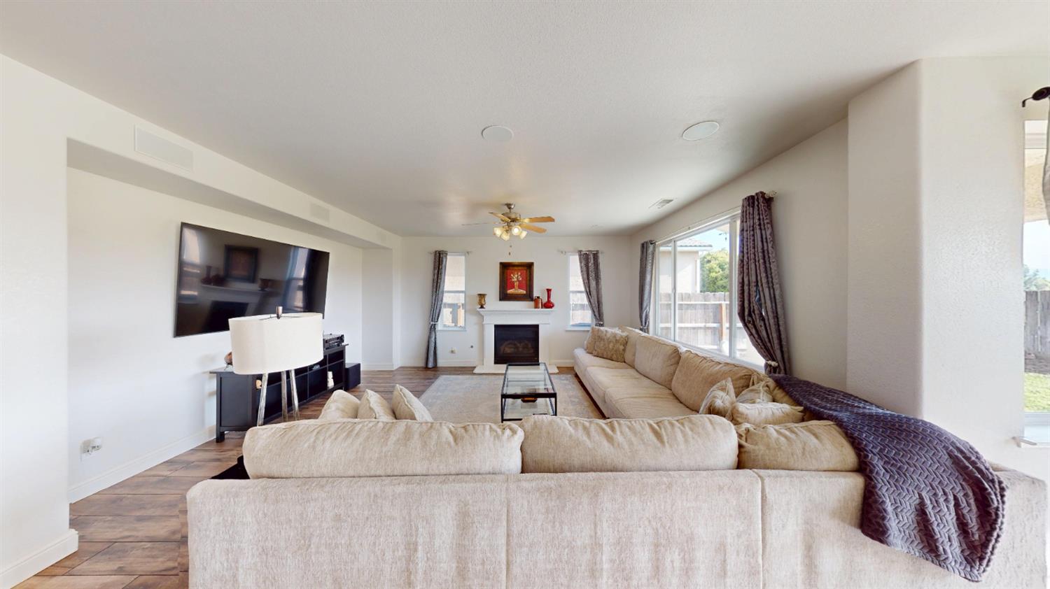 1051 N Coventry Ave, Clovis, CA 93611