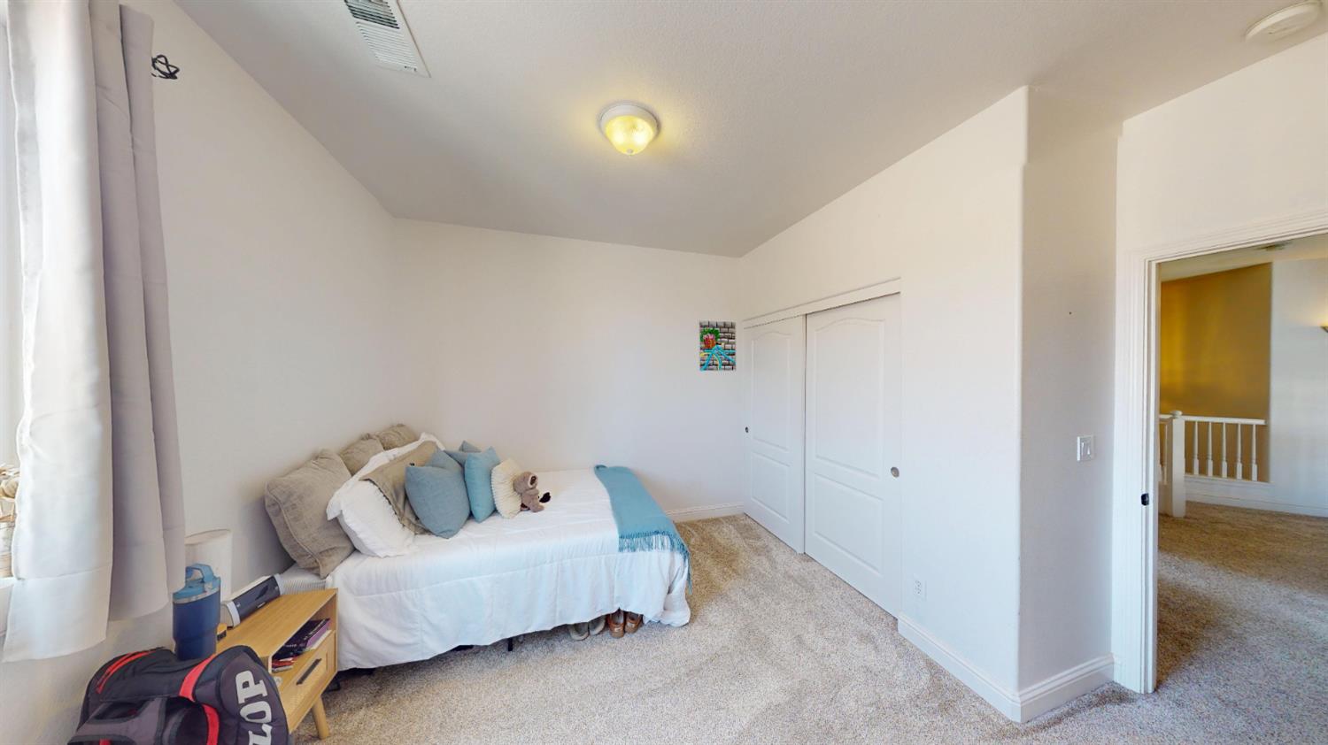 1051 N Coventry Ave, Clovis, CA 93611