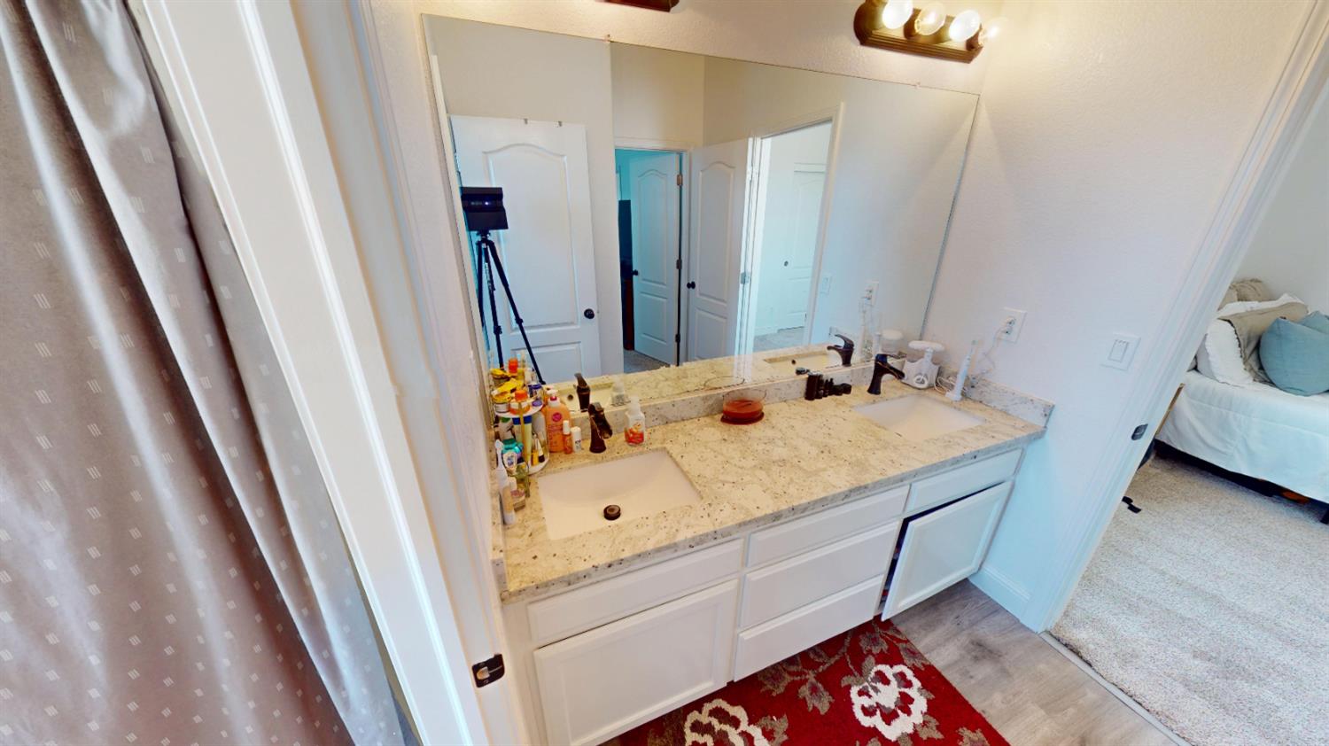 1051 N Coventry Ave, Clovis, CA 93611