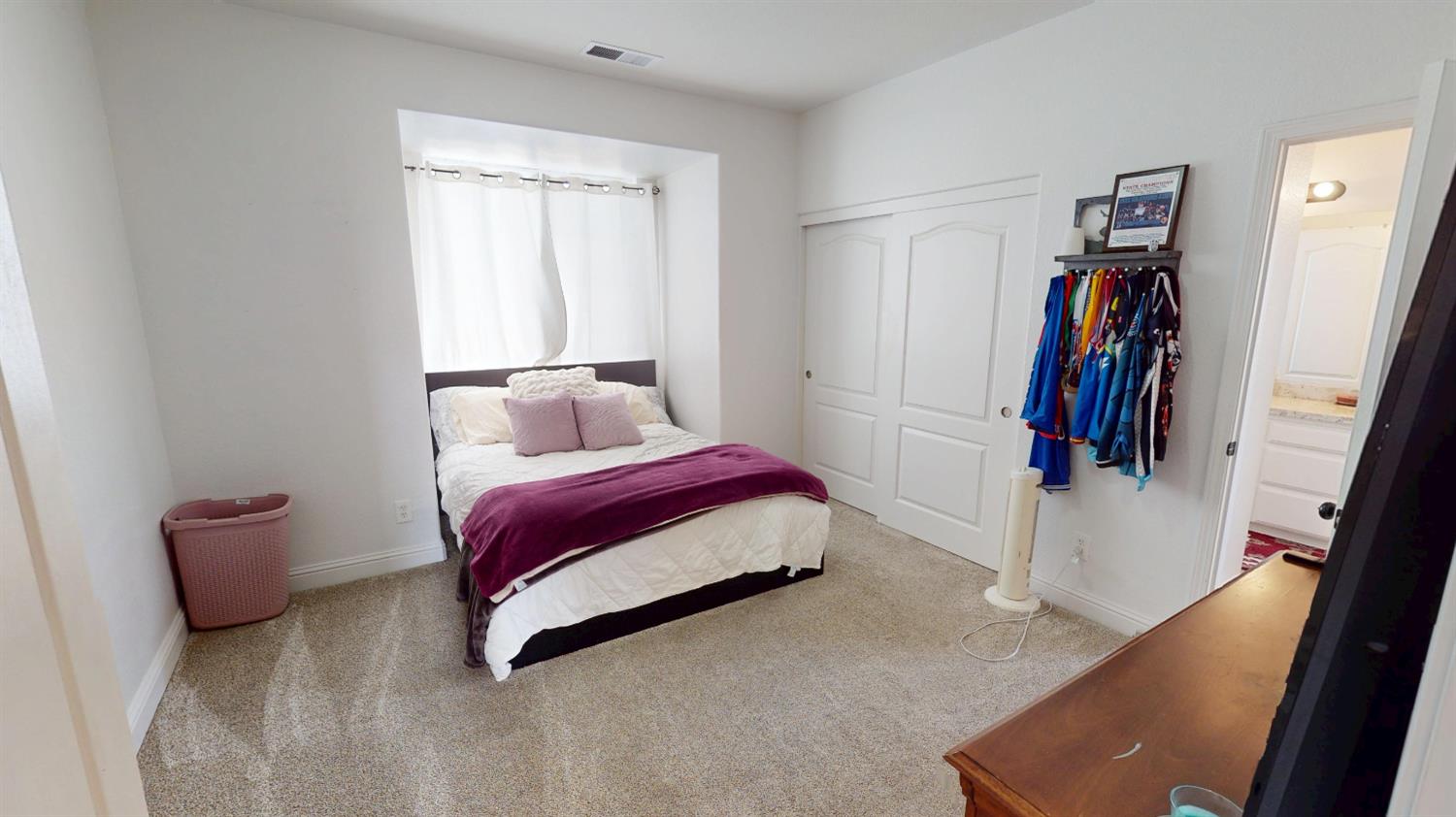 1051 N Coventry Ave, Clovis, CA 93611