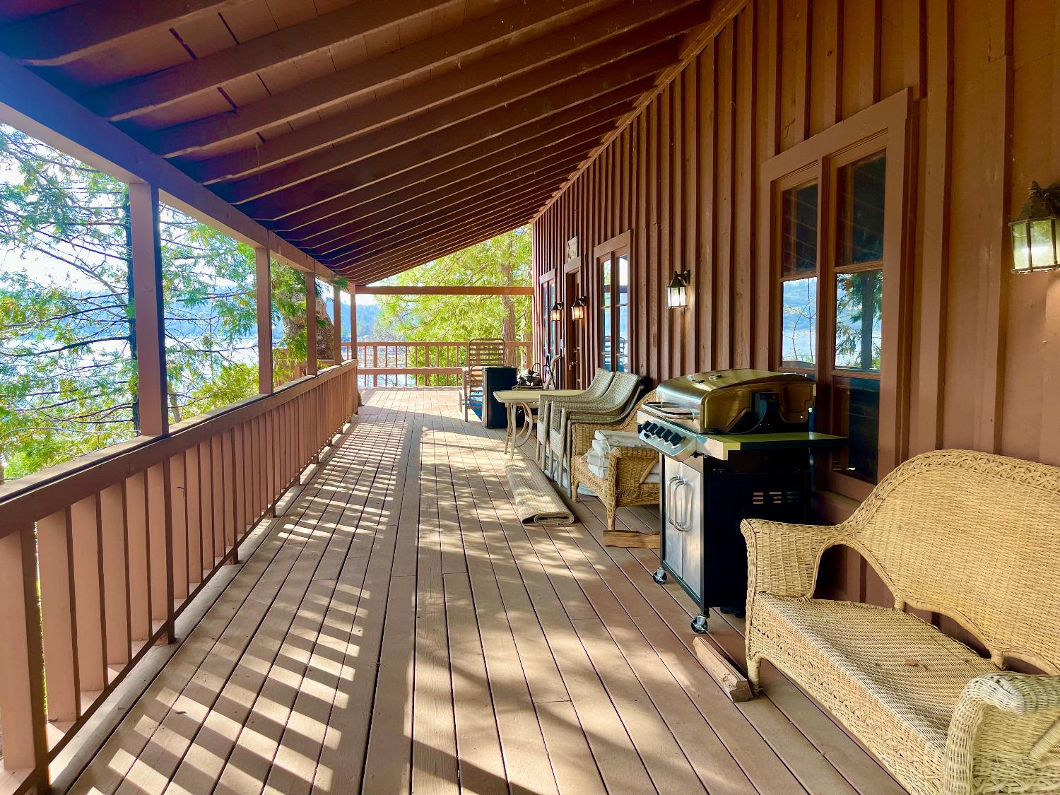 39121 Lake Drive, Bass Lake, CA 93604