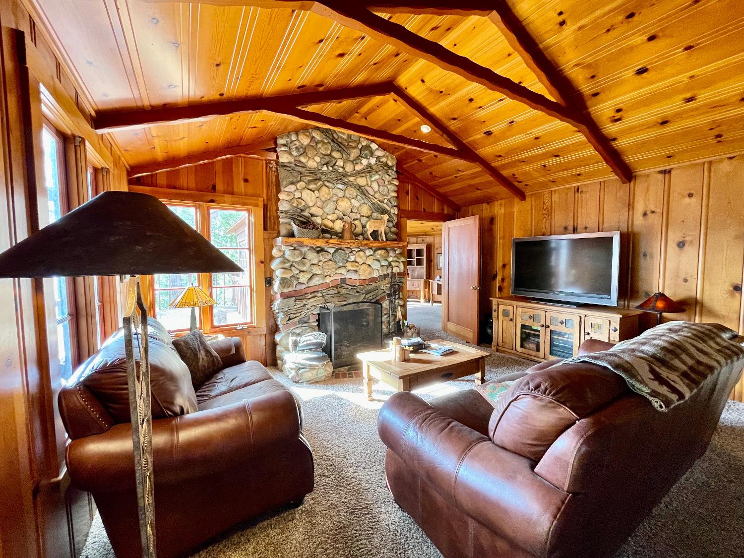 39121 Lake Drive, Bass Lake, CA 93604