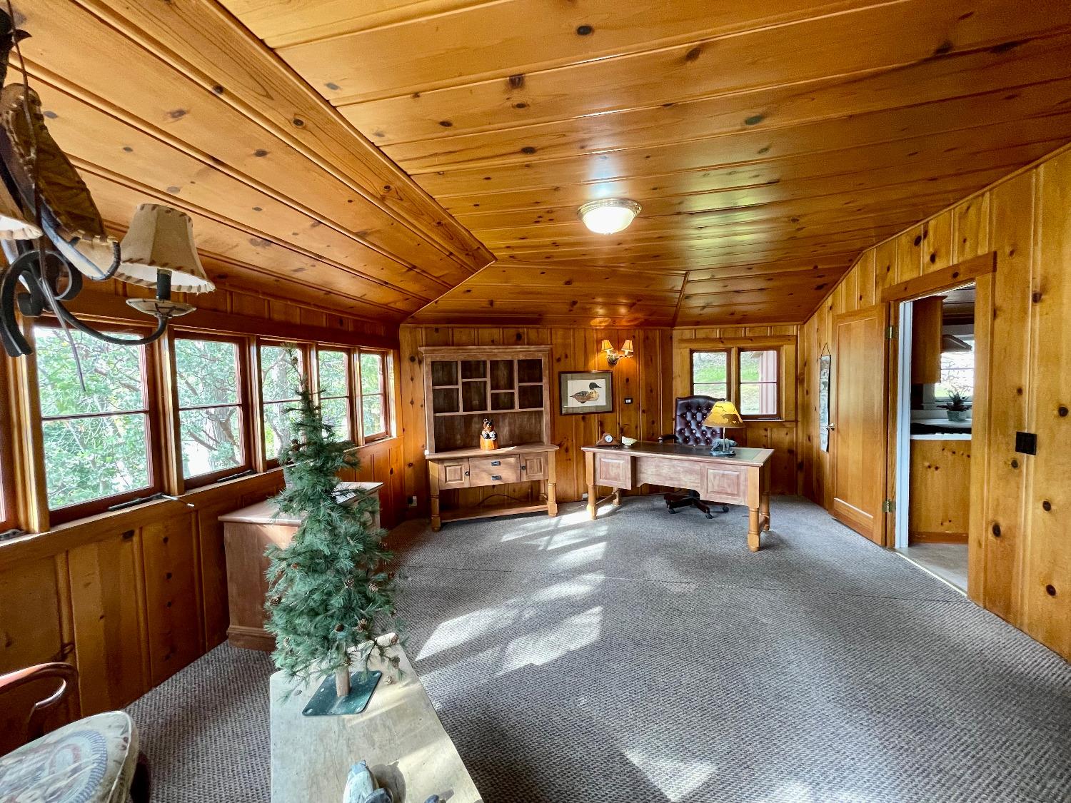 39121 Lake Drive, Bass Lake, CA 93604