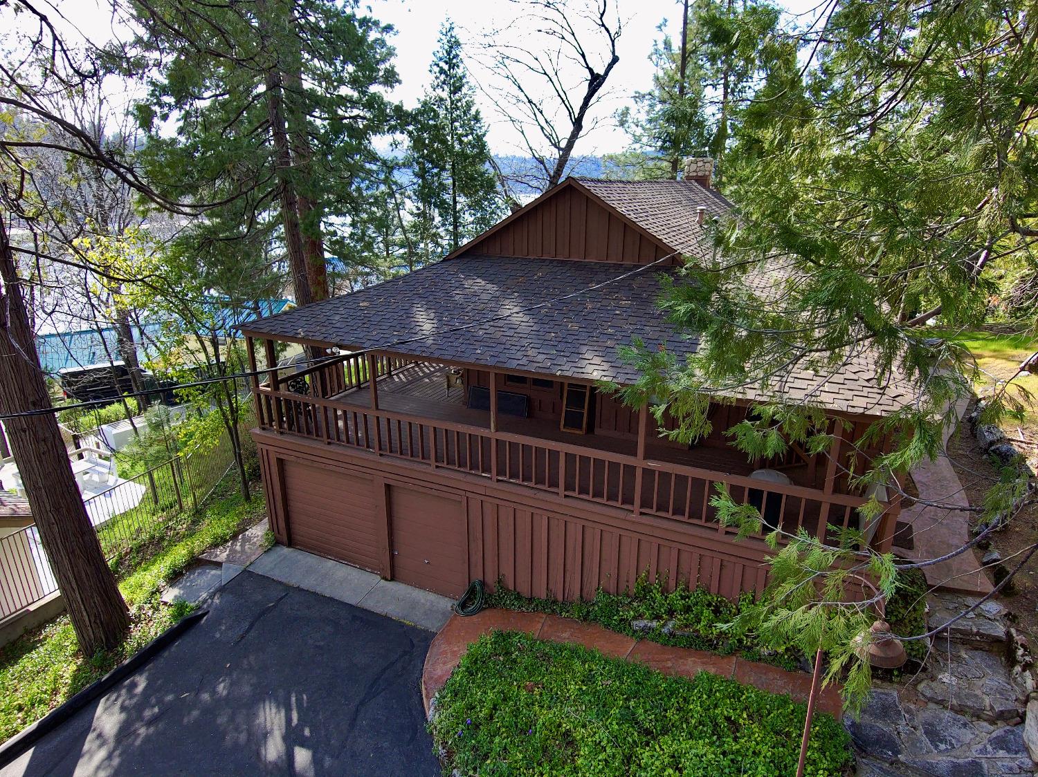 39121 Lake Drive, Bass Lake, CA 93604