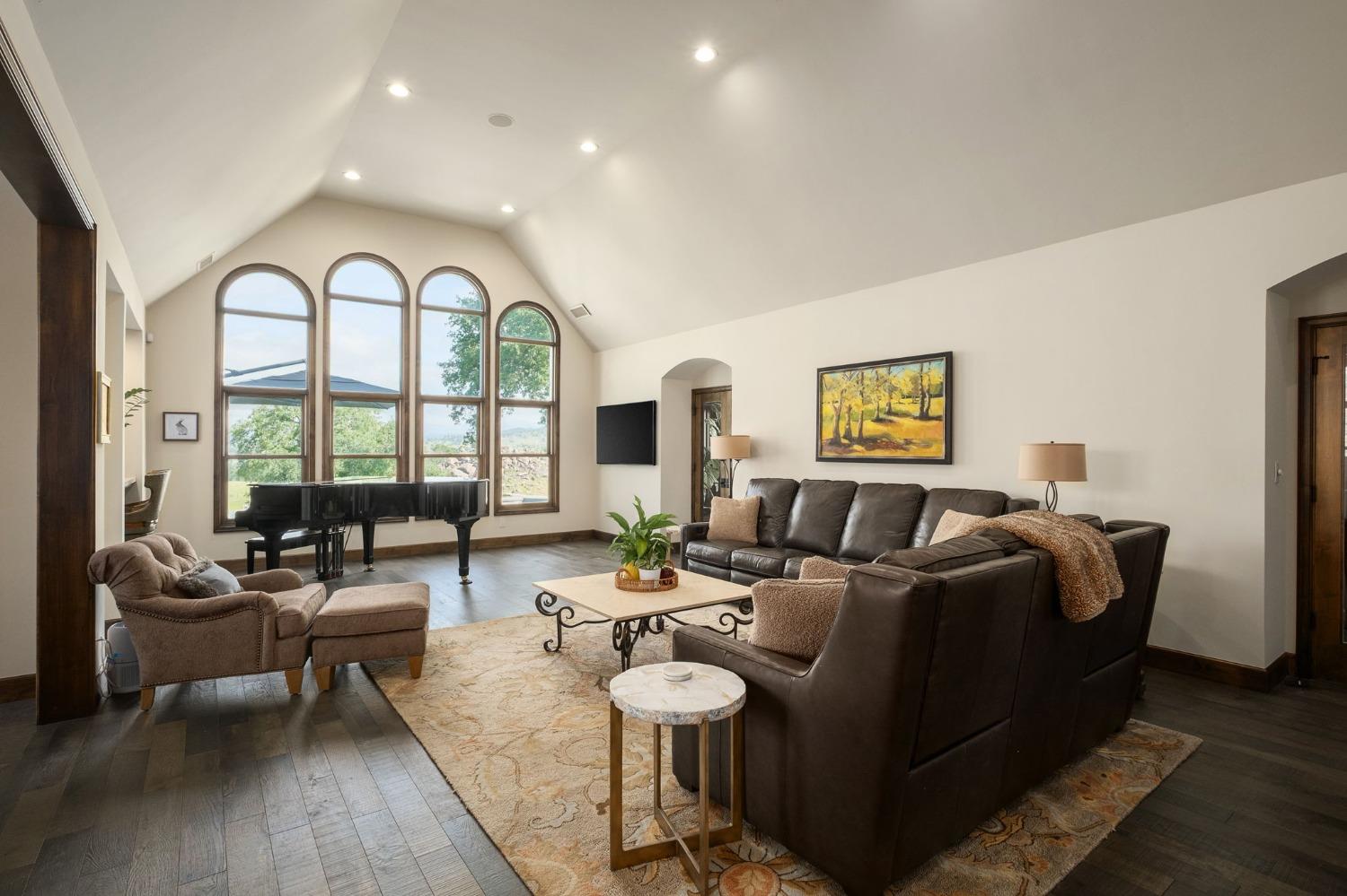 17159 Coyote Pass Ln, Clovis, CA 93619