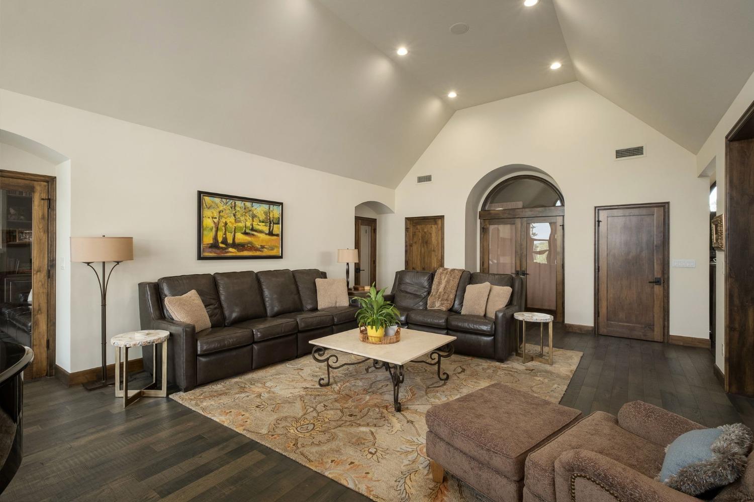 17159 Coyote Pass Ln, Clovis, CA 93619