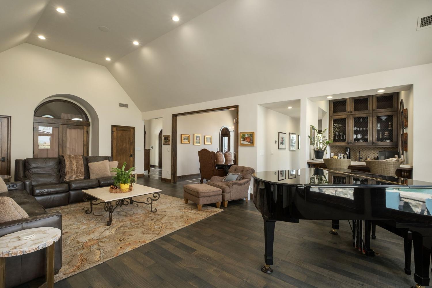 17159 Coyote Pass Ln, Clovis, CA 93619