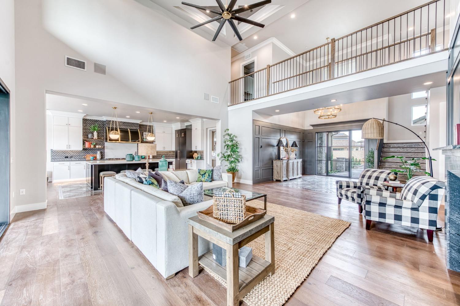 11417 N Portofino Dr, Fresno, CA 93730