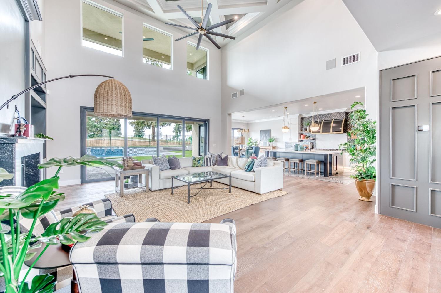 11417 N Portofino Dr, Fresno, CA 93730