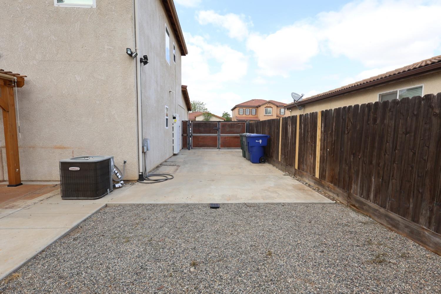 7369 E Garland Ave, Fresno, CA 93737