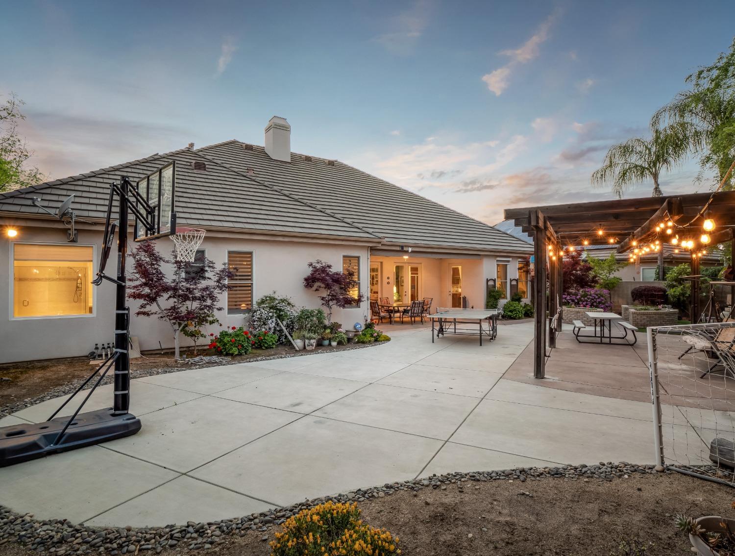 10640 N Old Course Dr, Fresno, CA 93730