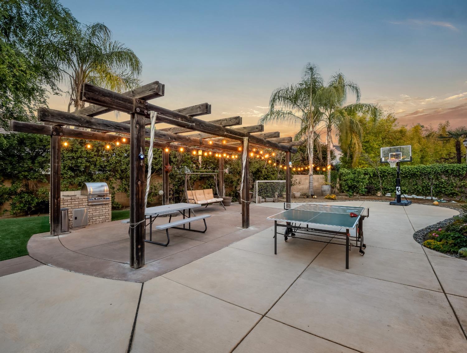 10640 N Old Course Dr, Fresno, CA 93730