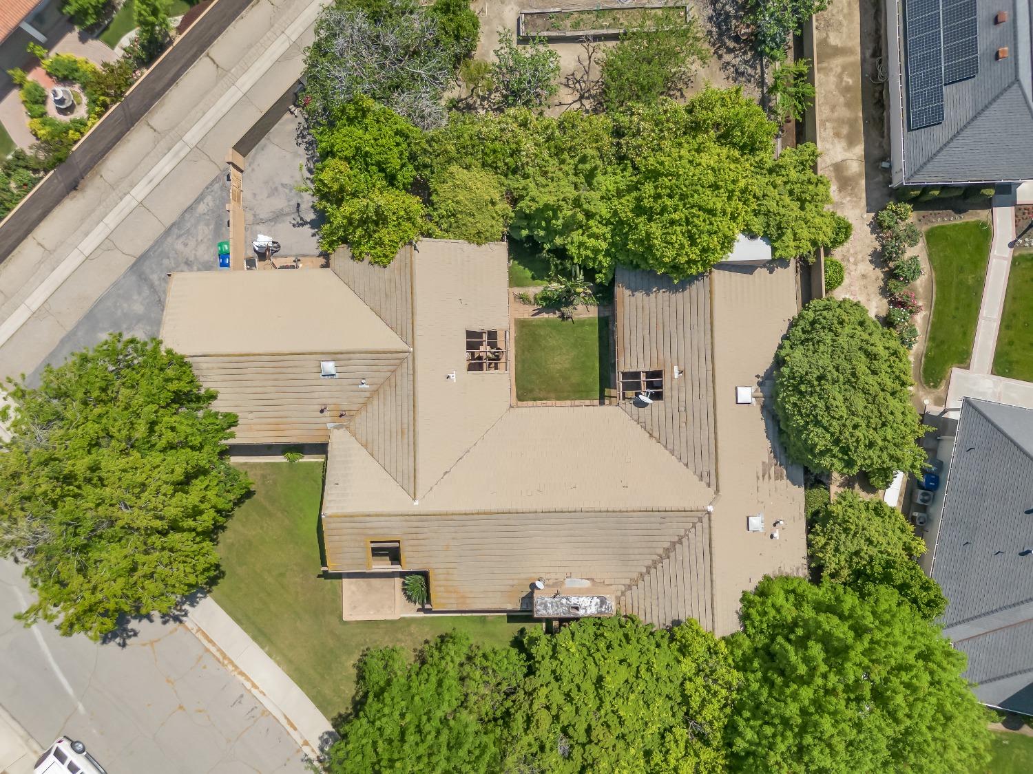 2414 Country Club Ln, Selma, CA 93662